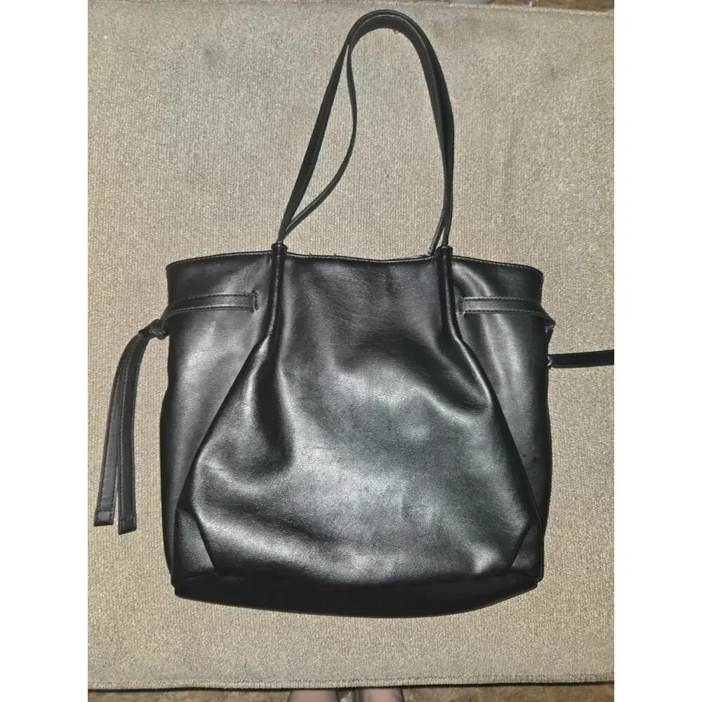 Simply Vera Vera Wang Black Faux Leather Tote Shoulder Handbag Large Magnetic Sn